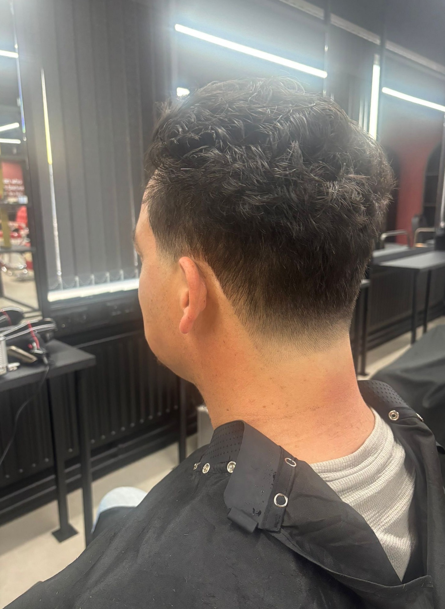 Een fade van achteren gezien, net geknipt in de stoel
